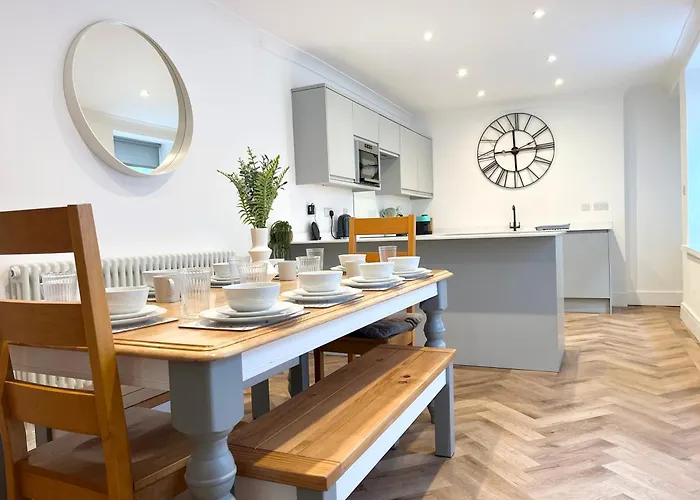 Spacious Home Near Seafront & Train Station 5 Bed Sleeps 10- Central Penzance