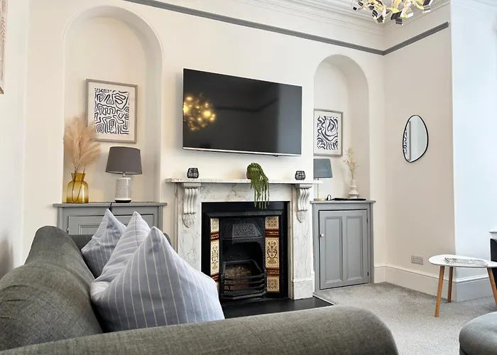 Spacious Home Near Seafront & Train Station 5 Bed Sleeps 10- Central Penzance
