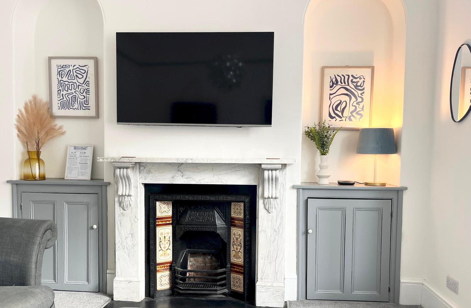 Spacious Near Seafront & Train Station 5 Bed Sleeps 10- *
