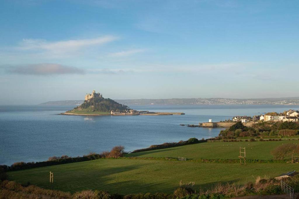 Spacious Near Seafront & Train Station 5 Bed Sleeps 10- Holiday home Penzance