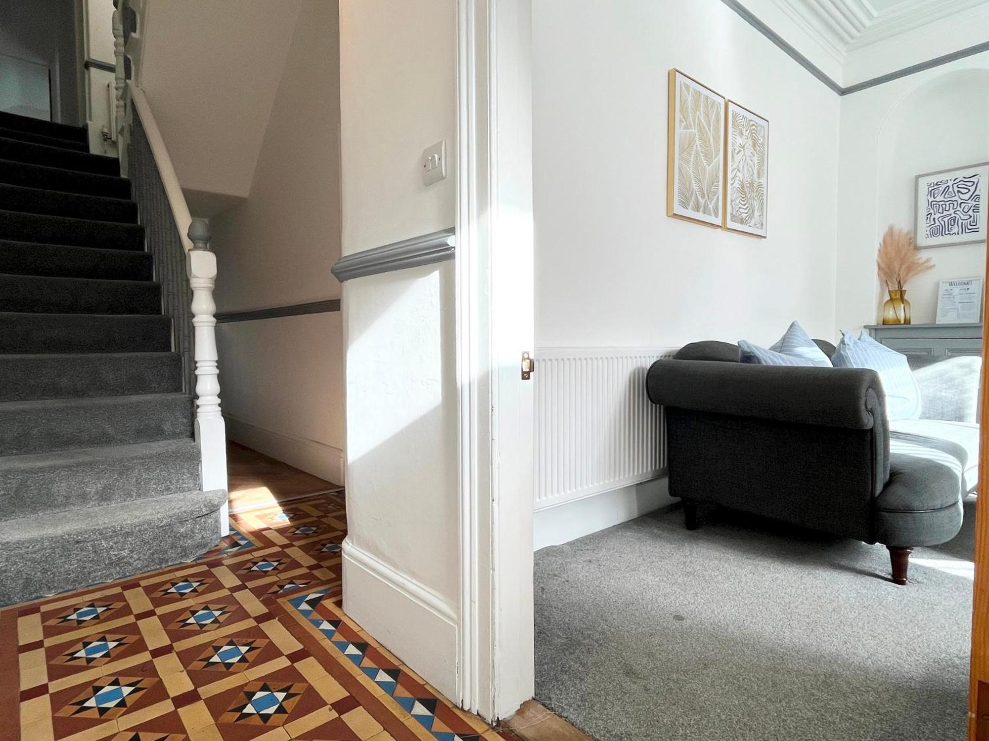 Spacious Near Seafront & Train Station 5 Bed Sleeps 10- * Penzance