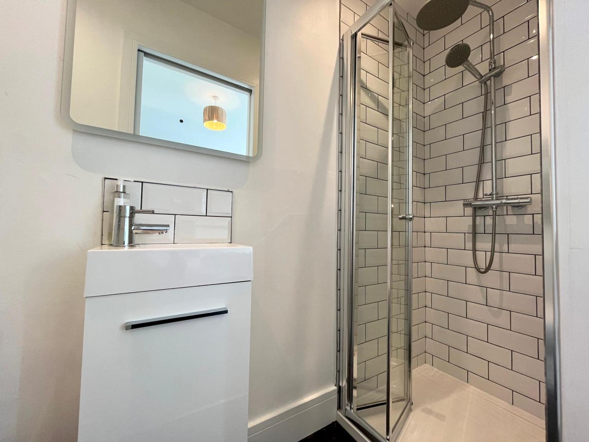 Spacious Near Seafront & Train Station 5 Bed Sleeps 10- * Penzance