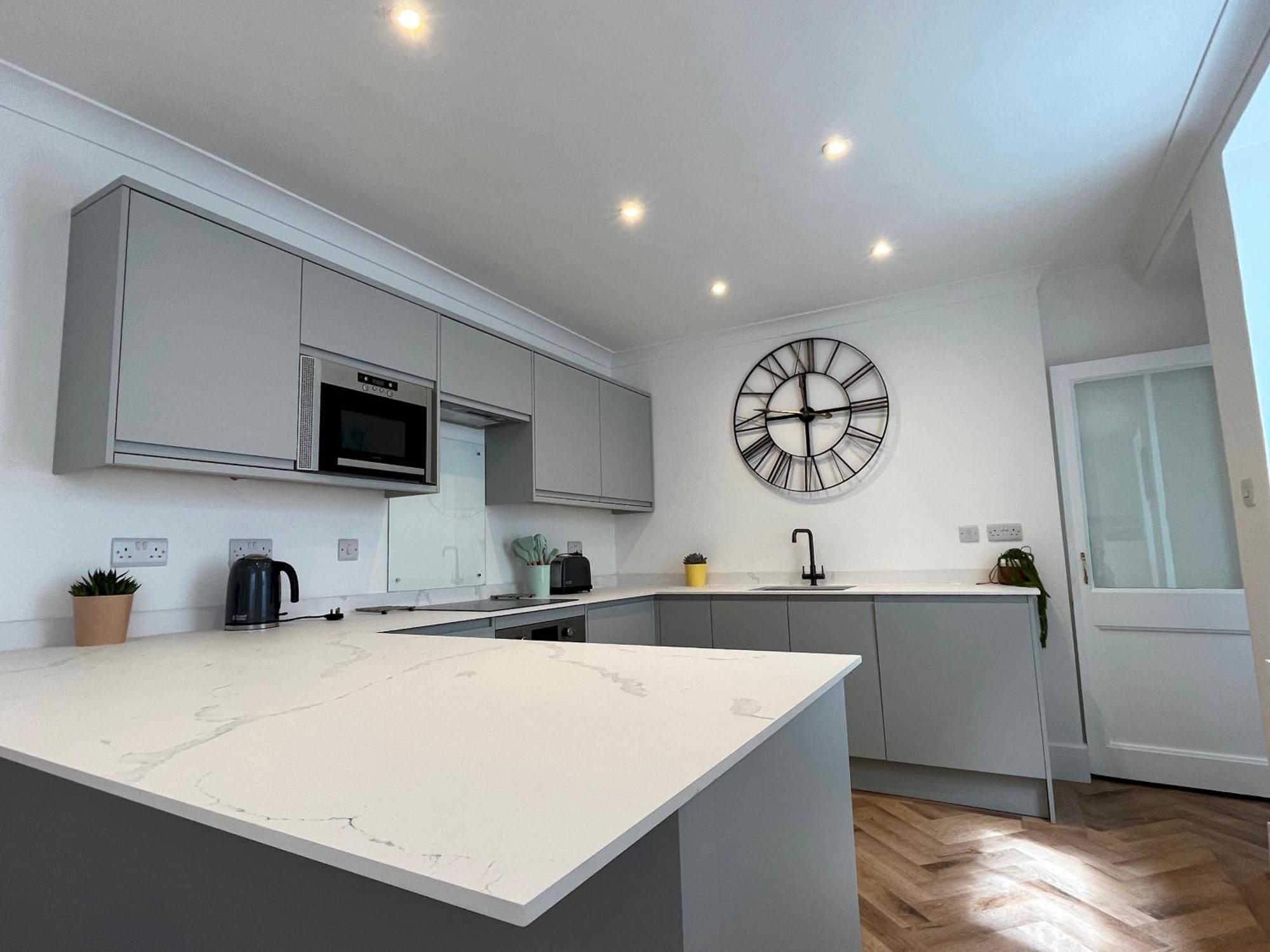 Holiday home Spacious Near Seafront & Train Station 5 Bed Sleeps 10-