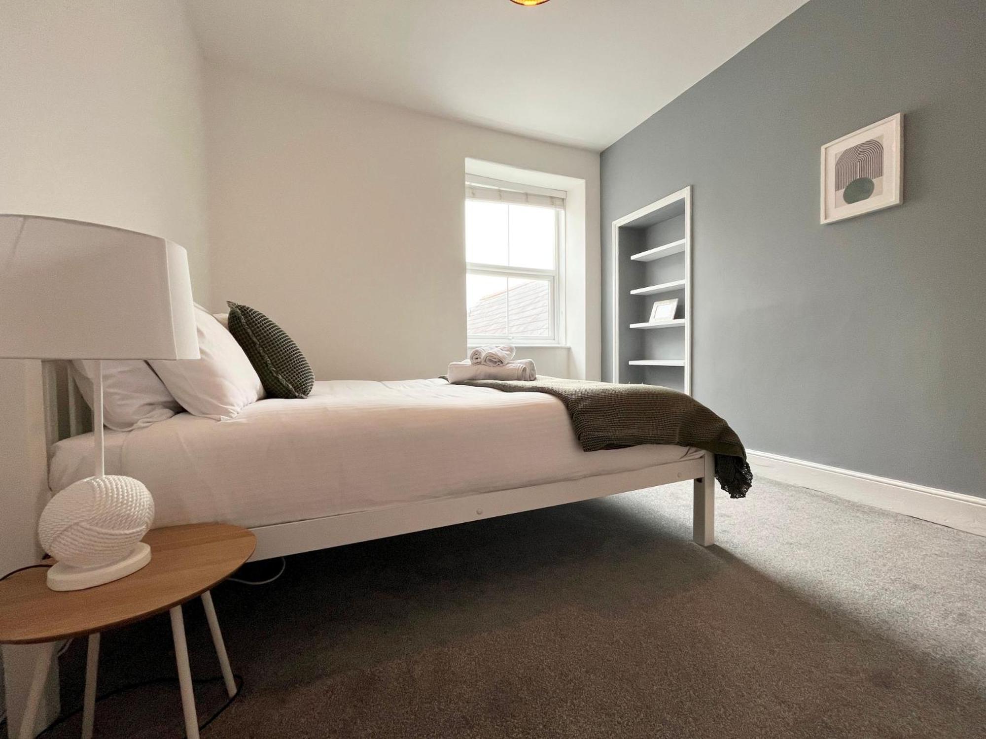 Holiday home Spacious Near Seafront & Train Station 5 Bed Sleeps 10-